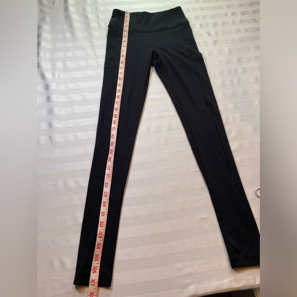 Victoria’s Secret Sz 4 Leggings 3 pockets High Rise Black Yoga Gold V Logo EUC - Picture 6 of 10